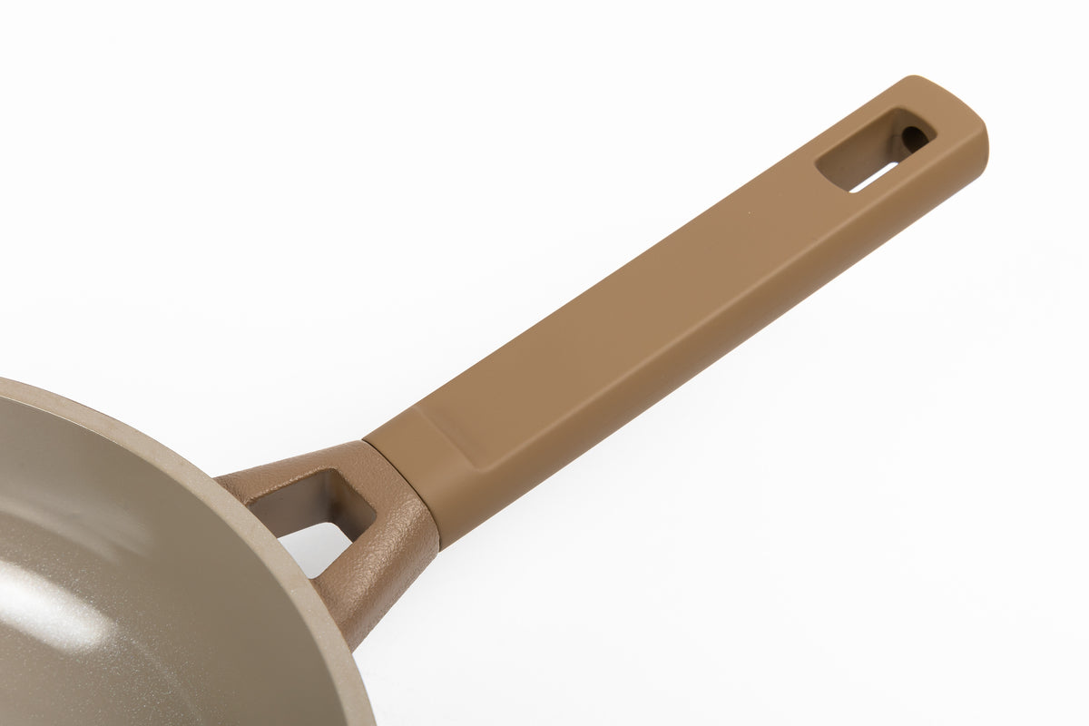 my pan בגוון חום