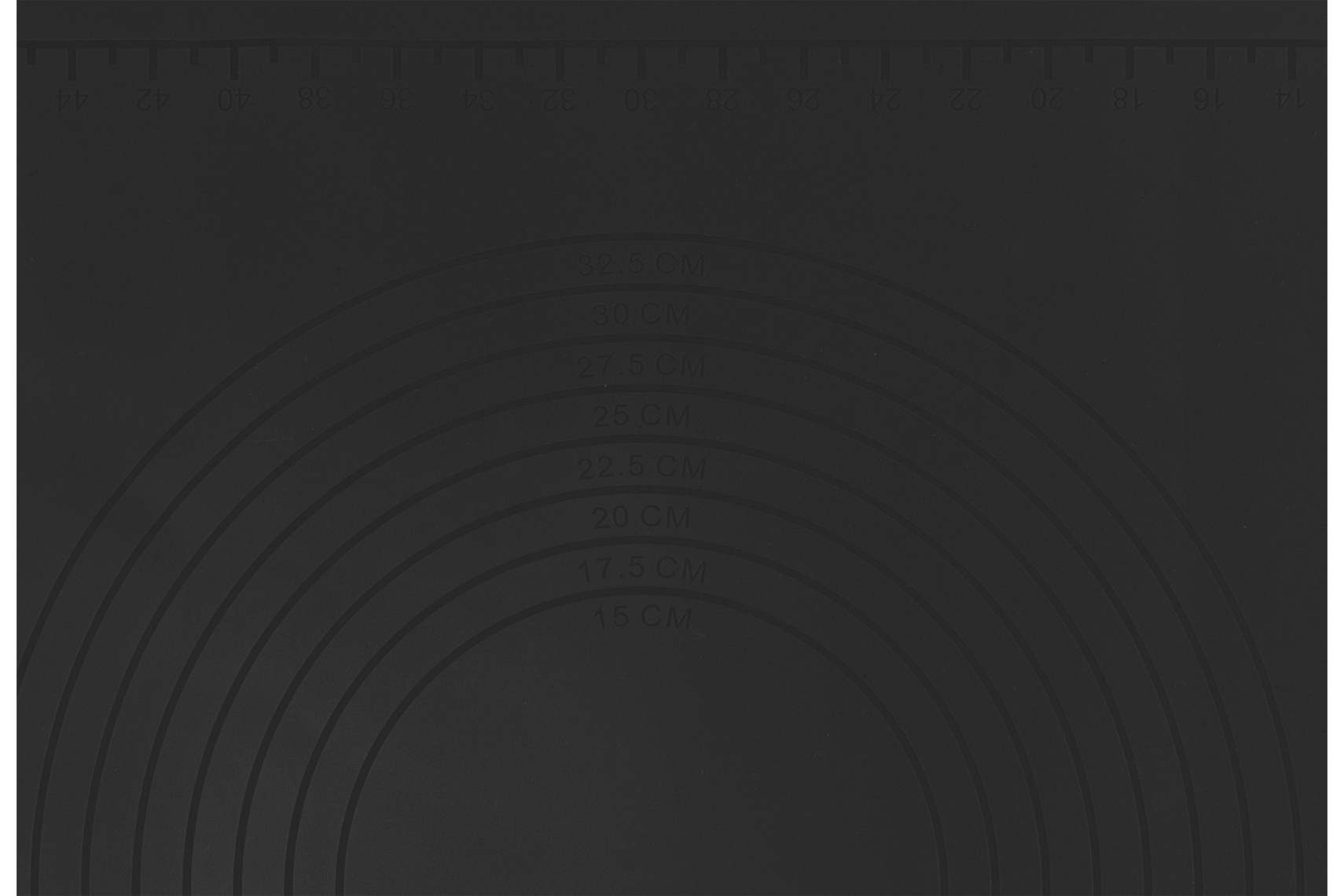 משטח סיליקון לאפייה בגוון שחור