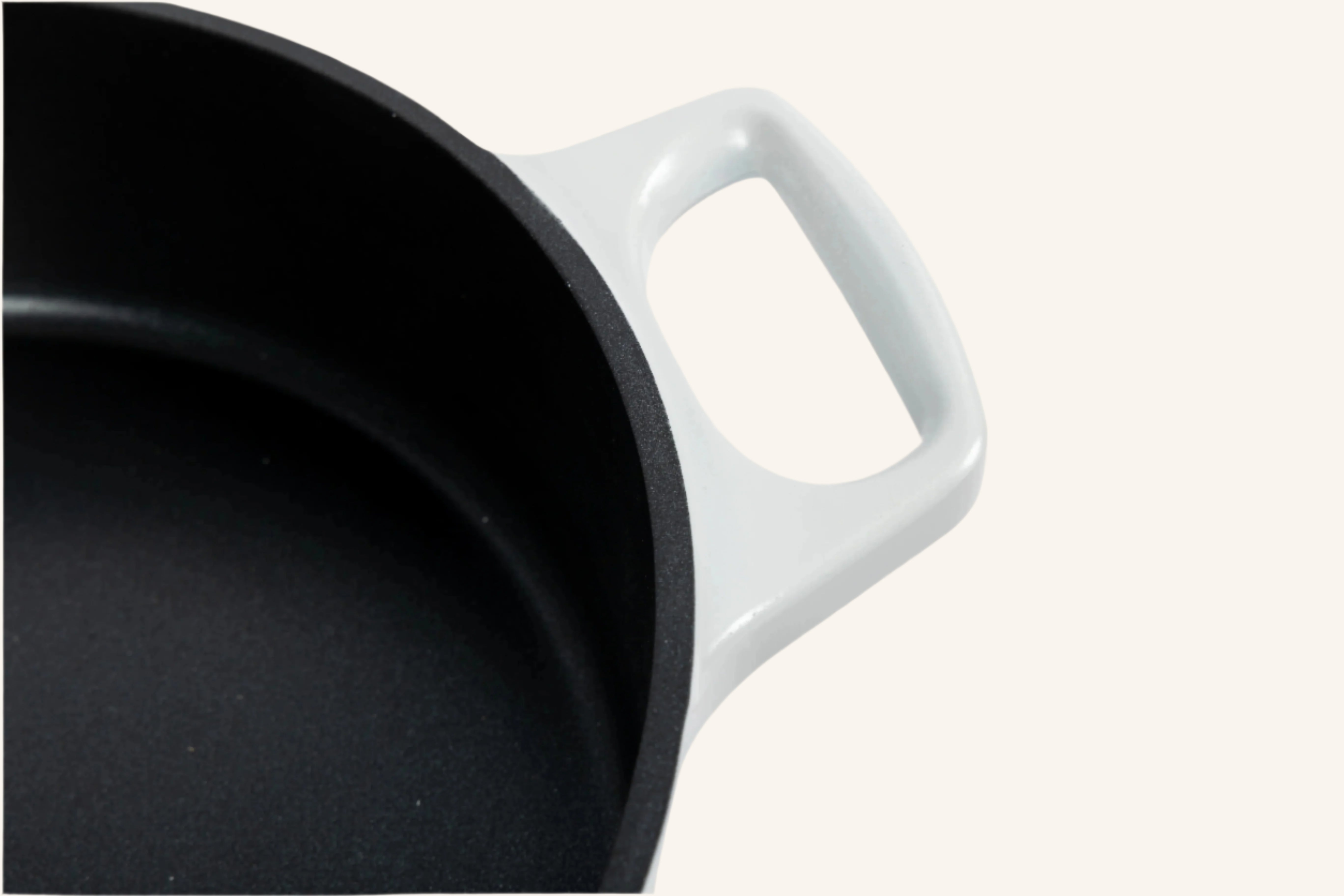 סיר סוטאז' 32 ס"מ דגם BLACK