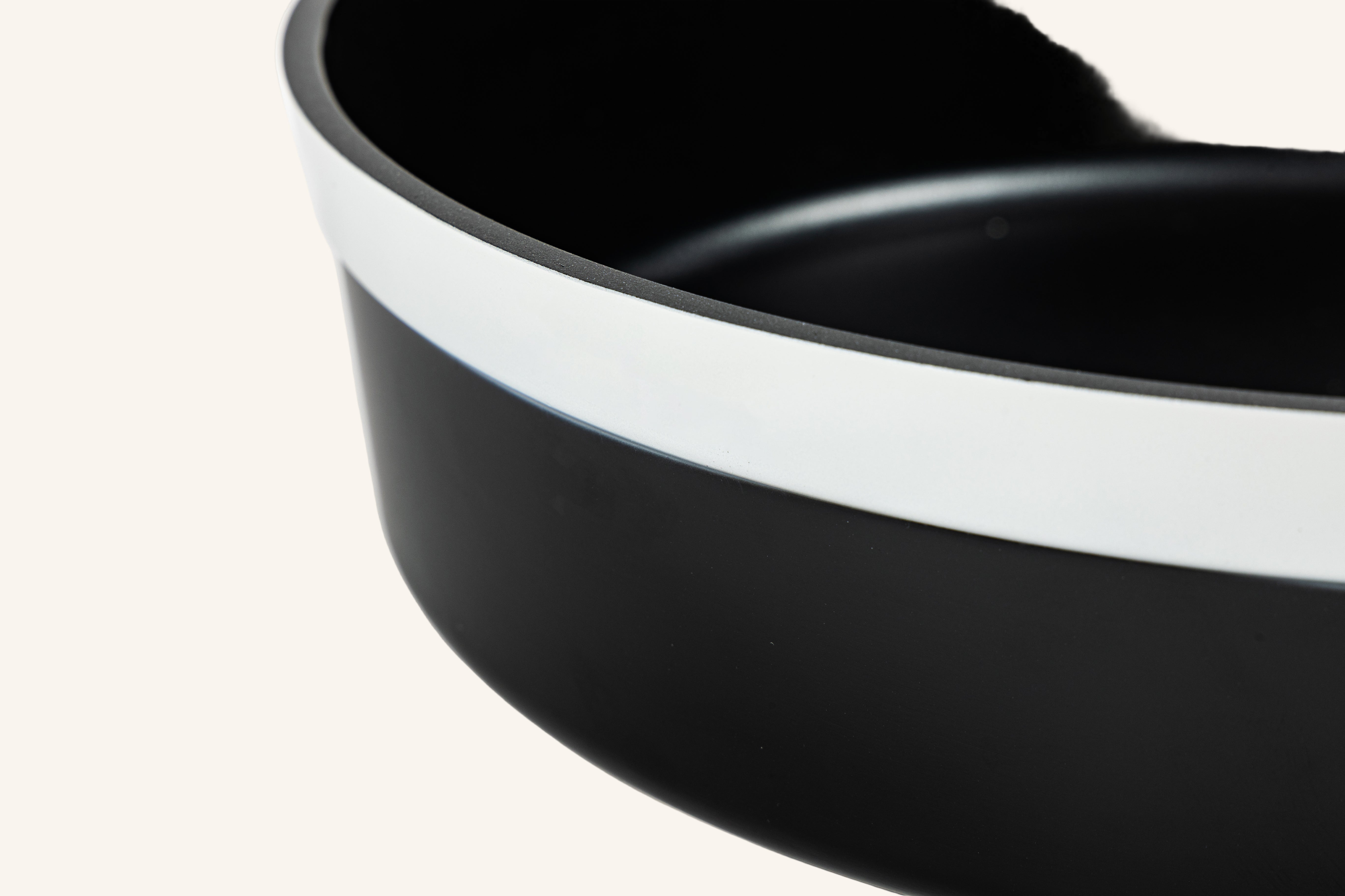 סיר סוטאז' 36 ס"מ דגם BLACK